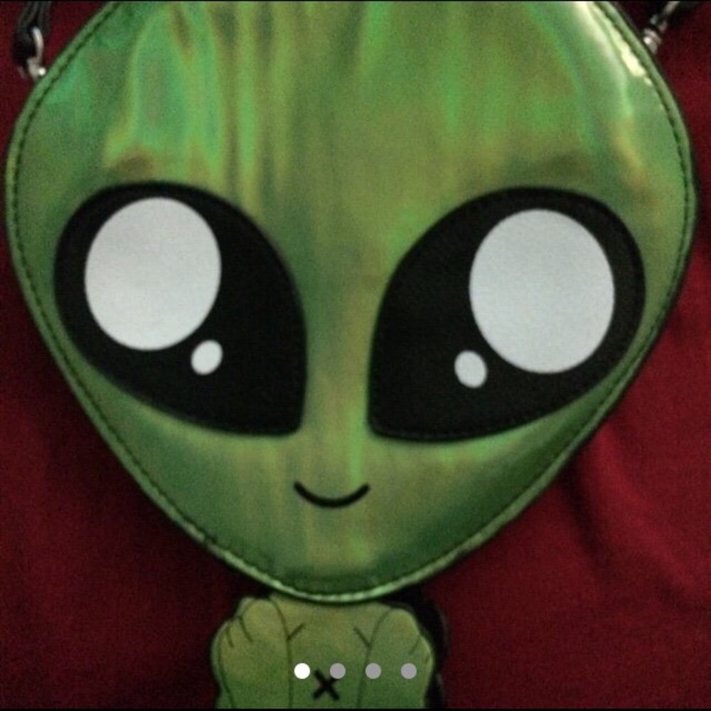 Alien purse
